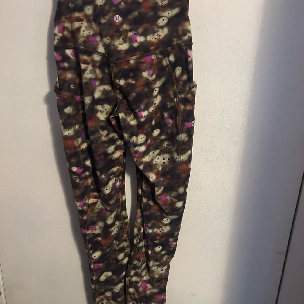 Lululemon hr pant 25” pockets - Picture 2 of 3